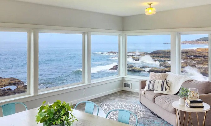 Yachats House | Oceanfront Upper Level Duplex in the heart of Yachats
