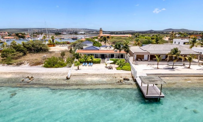 Kralendijk Villa | Oceanfront - Villa Port of Call -