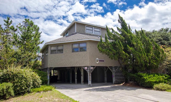 Corolla Light House | Oceanside, Hot Tub, Close to Beach and Community Amenities- 137, Sandpiper