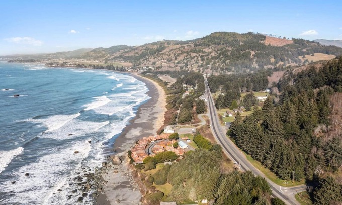 Smith River Apartment | Oceanview Cabin 22 w Jacuzzi Wonderful View