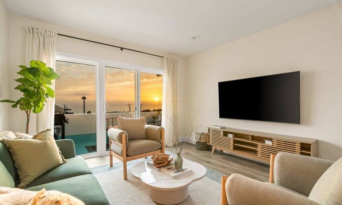 The Strand Apartment | Oceanview Suite | Steps from Ocean | King bed