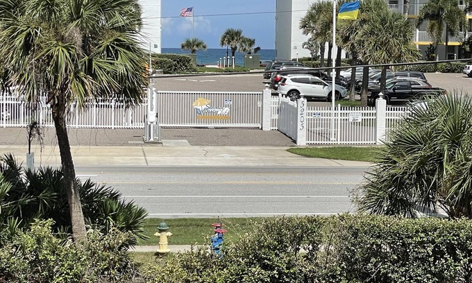 New Smyrna Beach Condo | Oceanwalk bldg 2: 2 bedrooms 2 bath w Ocean view from balcony. Pet fee required