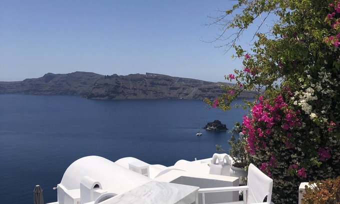 Oia Bed & Breakfast | Oia Memories Suites