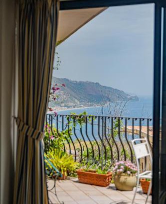 Taormina Apartment | Old Memories House