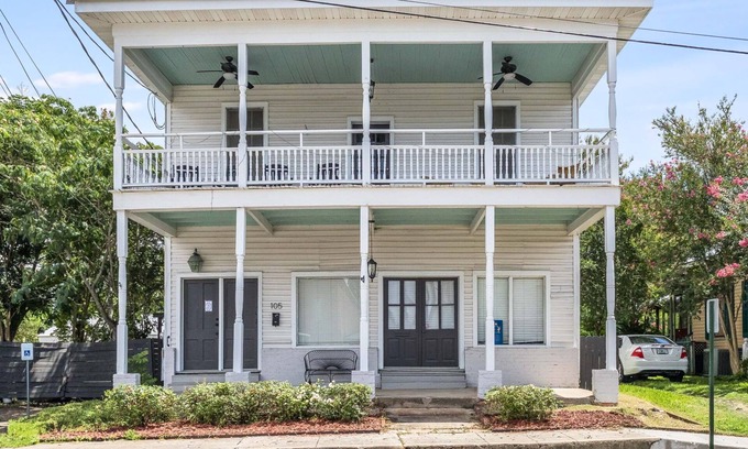 Breaux Bridge Apartment | Old Opera House Grand Residence, Downtown Breaux Bridge, sleeps 7