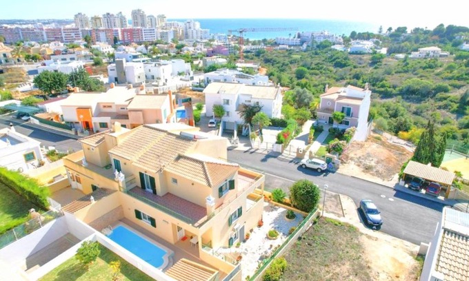 Armacao de Pera Villa | Olival Beach Villa with Pool walking distance to Beach