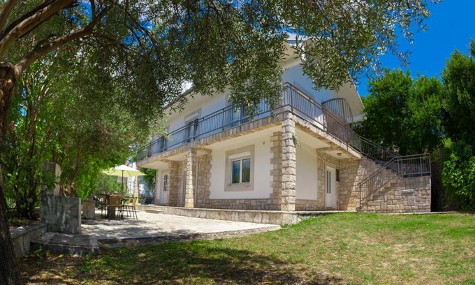 Podi Villa | Olive Tree Villa