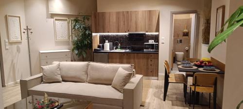 Trikala Apartment | Omega Suites 31