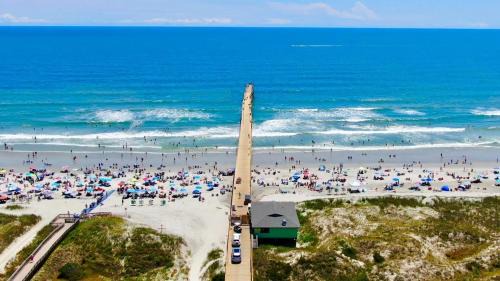 Sunset Beach Apartment | ON ISLAND Ocean View Beachy Studio in Campy 1970s Converted Motel