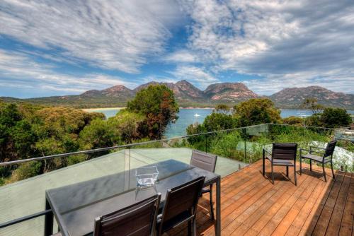 Coles Bay Apartment | On the Beach 1