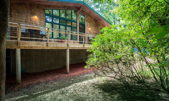 Helen House | On the Chattahoochee River-Walk to Downtown Alpine Helen