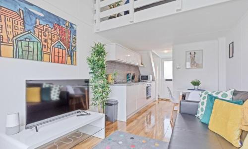 Seafront Apartment | On the Water 2 with Free Parking - By My Getaways