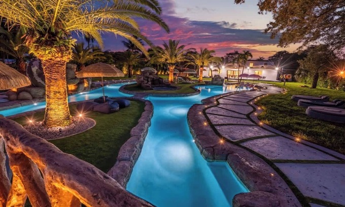 Golden Glades House | One and Only LAZY RIVER POOL/Slides/Cinema/Courts