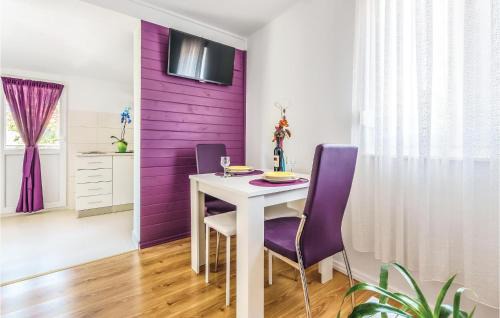 Ostrvica Apartment | One-Bedroom Apartment In Ostrvica