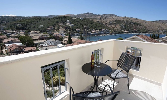 Kassiopi Apartment | One-bedroom apartment with a view of the sea