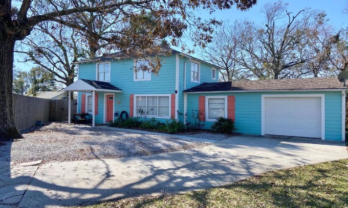 Gulfport House | One Legged Pelican