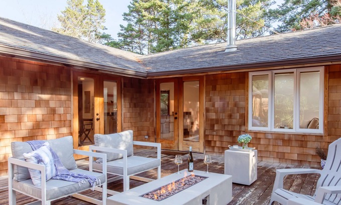 Manzanita House | One level, 2 bedroom, allergen free home. Fully fenced double lot, close to town.