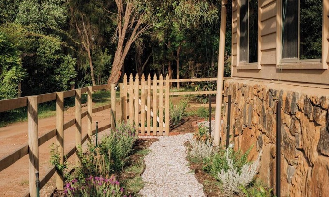 Yallingup Siding House | Orchard Cottage - Country Escape