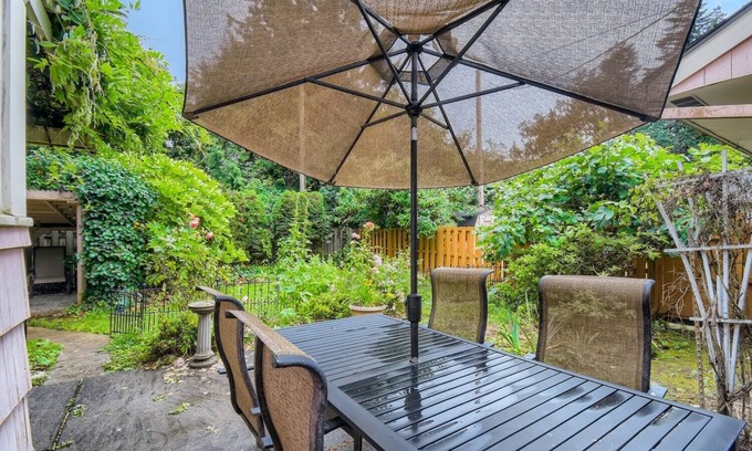 North Gresham House | Oregon Jade Lodging- 4-bedroom house in enchanting Portland