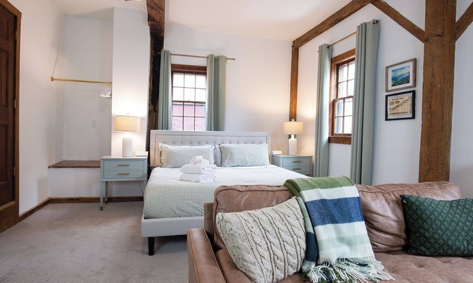 Raphine House | Osceola Mill is a boutique inn located in the Shenandoah Valley 20 minutes from Lexington and Staunton.