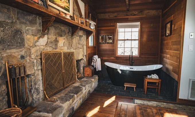 Raphine House | Osceola Mill is a boutique inn located in the Shenandoah Valley 20 minutes from Lexington and Staunton.