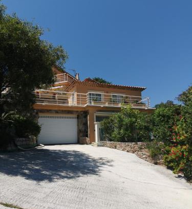 Bormes-Les-Mimosas Apartment | Ou Souleou