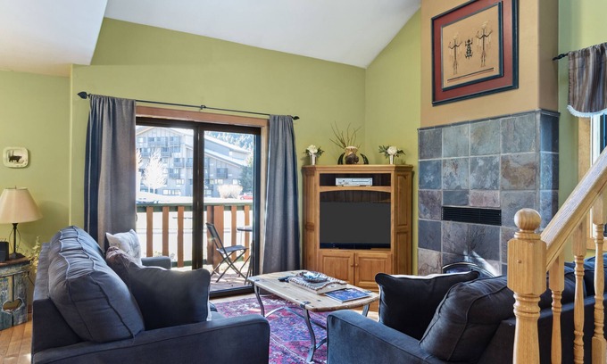 Jackson House | Outpost: Clark's Knoll 367 - Walk to Town Square