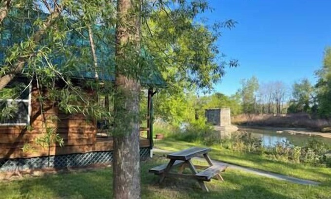 Belfast Cabin | :)Over The River Through The Woods Comfy4Q Beds #4
