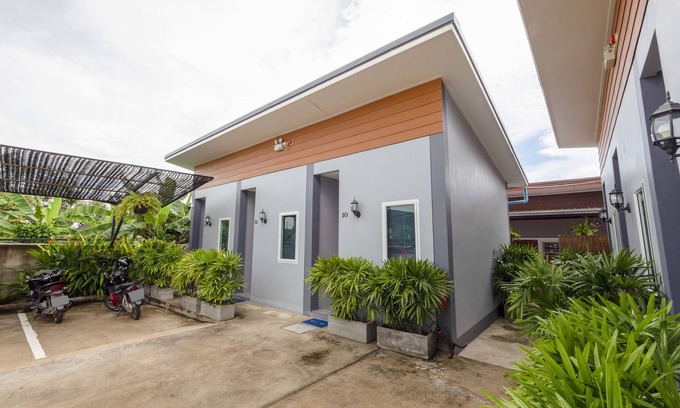 Sattahip Hotel | OYO 1121 Phuree Resort