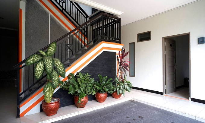 Balikpapan Hotel | OYO 2038 Jasmine Guest House Balikpapan