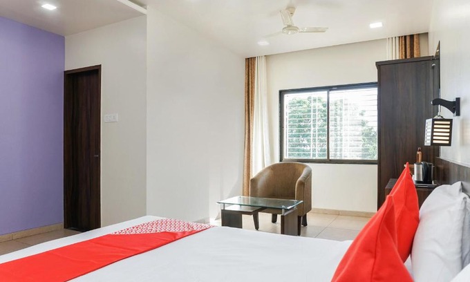 Parner Hotel | OYO 27051 Karishma Palace