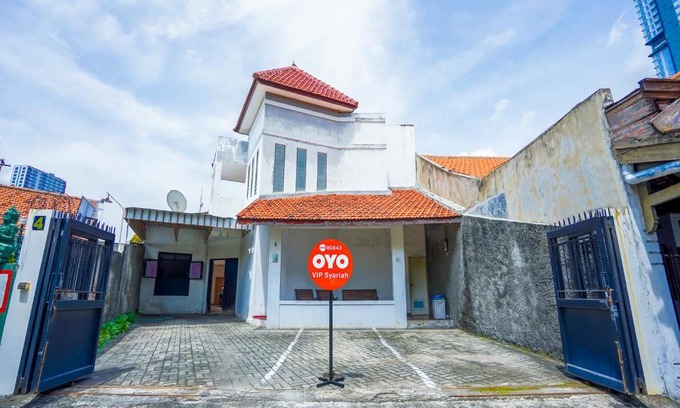 Surabaya Hotel | OYO 90843 Vip Syariah Jemur Andayani
