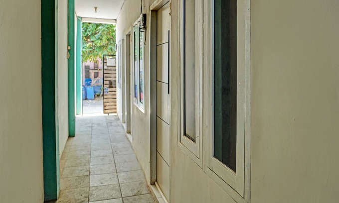 Karawang Hotel | OYO Life 92684 Kost Mutiara Nirwana