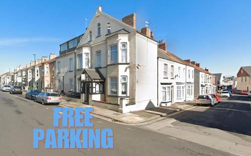 Redcar Hotel | OYO Tudor Lodge - Redcar Beach