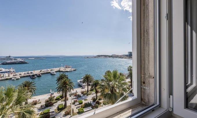 Old Town Apartment | Palazzo Romano Suite 2