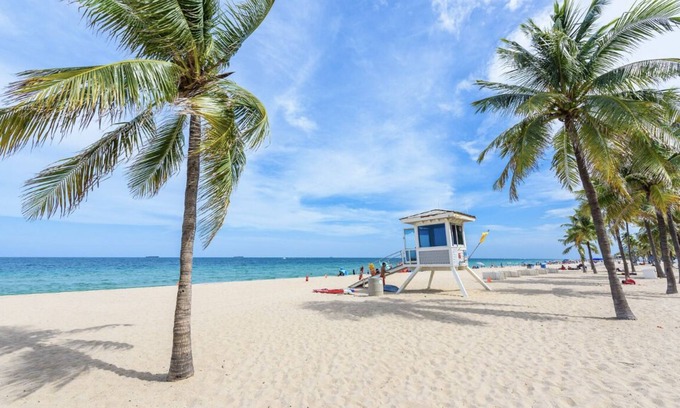 Southwest House | Palm Paradise Bungalow; Minutes from Palm Beach