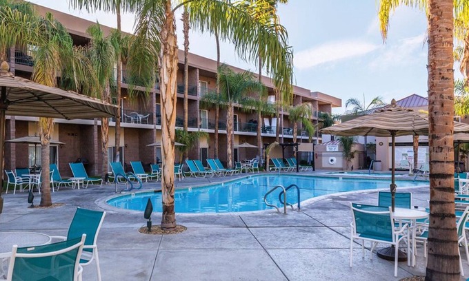 Uptown Design District Resort | Palm Springs Resort 2bdr