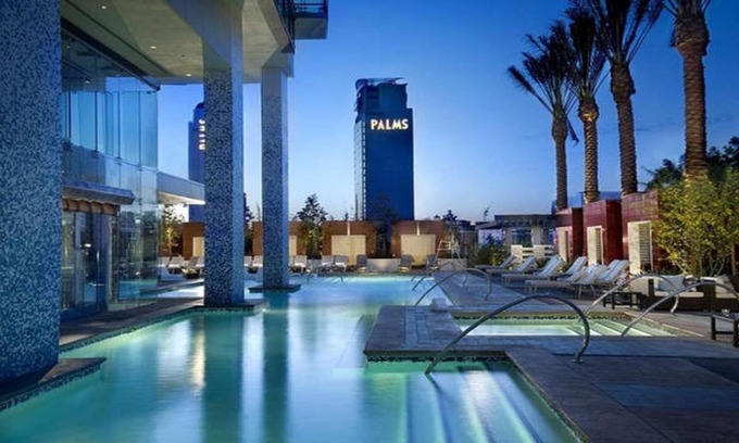 Las Vegas Apartment | Palms Place Beautiful 51st Floor with Mountain Views