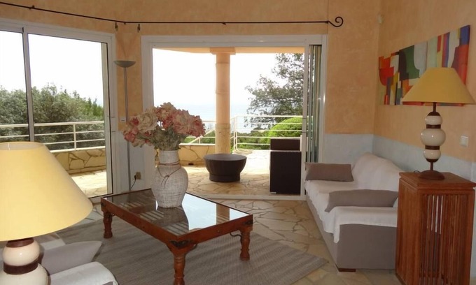 Porto-Vecchio Villa | PALOMBAGGIA ,right on the waterfront, 5 minutes' walk . Superb sea view.