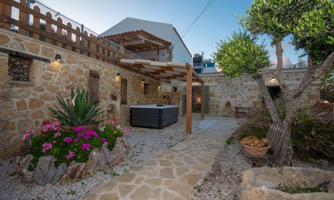 Ravdoucha House | Pamelas House with Jacuzzi