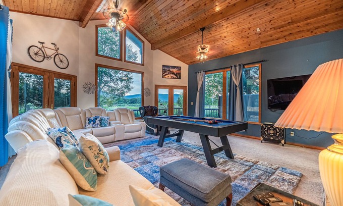 Davis House | Panorama Point - Gorgeous views, hot tub, theater