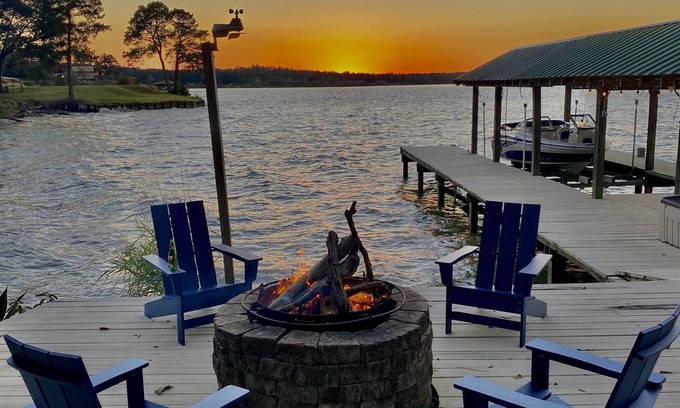 Oakhurst House | Panoramic Paradise - 1.5 acre Waterfront Lake Livingston Home