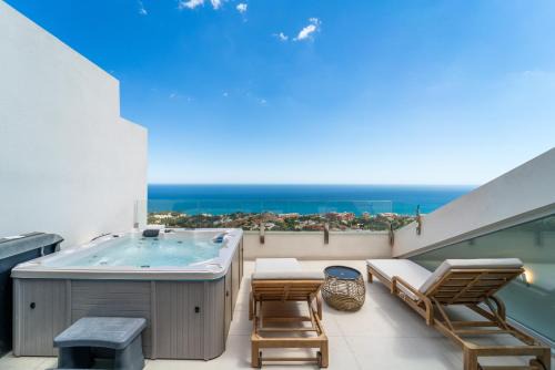 Benalmadena Apartment | Panoramic sea view 4 Bedroom stupa Duplex with Jacuzzi