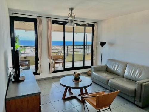Sainte-Clotilde Apartment | Panoramik
