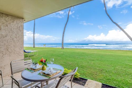 Historic Lahaina Front Street House | Papakea F105