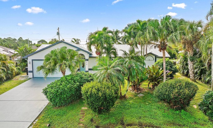 Port Saint Lucie House | Paradise! 3 Bedroom home with private pool, outdoor living space, and lanai