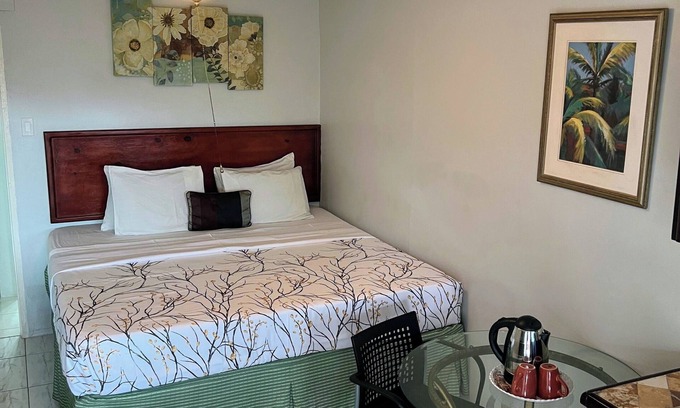 West End Apartment | Paradise on the Rocks - Suite w/Kitchenette #12