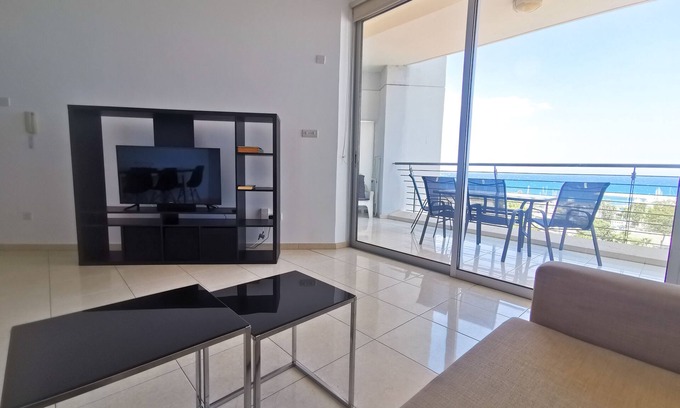 Larnaca Apartment | Paradise Palms Seaview Apartment