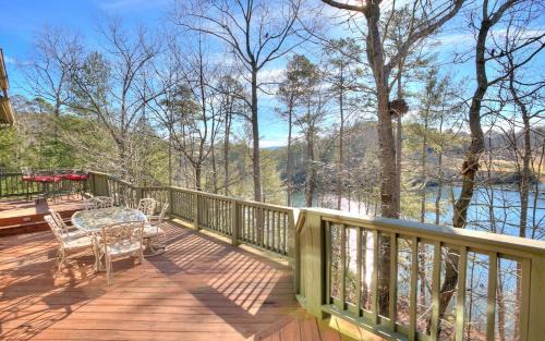 Big Canoe House | Paradise Retreat - Luxury chalet on Lake Disharoon with foosball