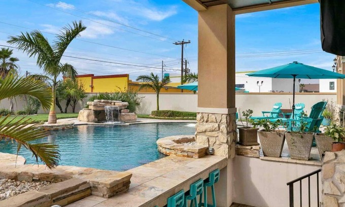 South Padre Island Villa | Paradise Villa: 2 blocks from beach, private pool